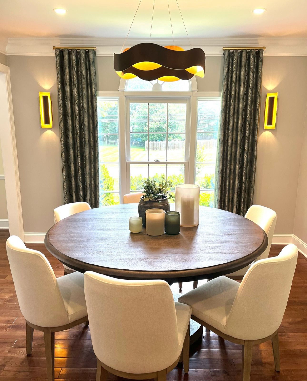 Accent curtains in dark green